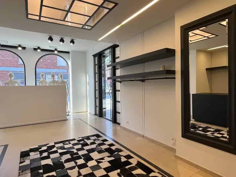 Handelswoonst in centrum Kuurne op 440m² met diverse mogelijkheden.