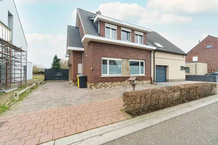 Ruime HOB met 5 slpk op 6a 49ca te Perk