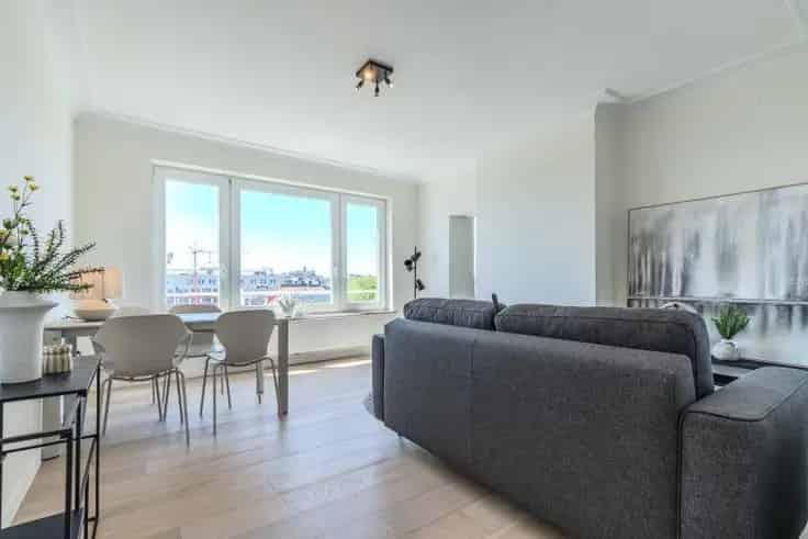 Gerenoveerd 1 Slaapkamer Appartement met Open Zicht Te Koop