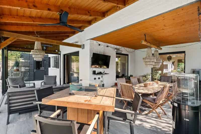 Stijlvolle, instapklare woning met +/- 890 m² grond en verw. buitenzw.