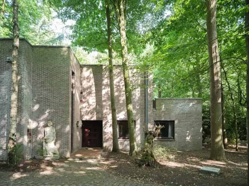 Architecturale villa op een perceel van 2.008 m² in het pittoreske Deurle.