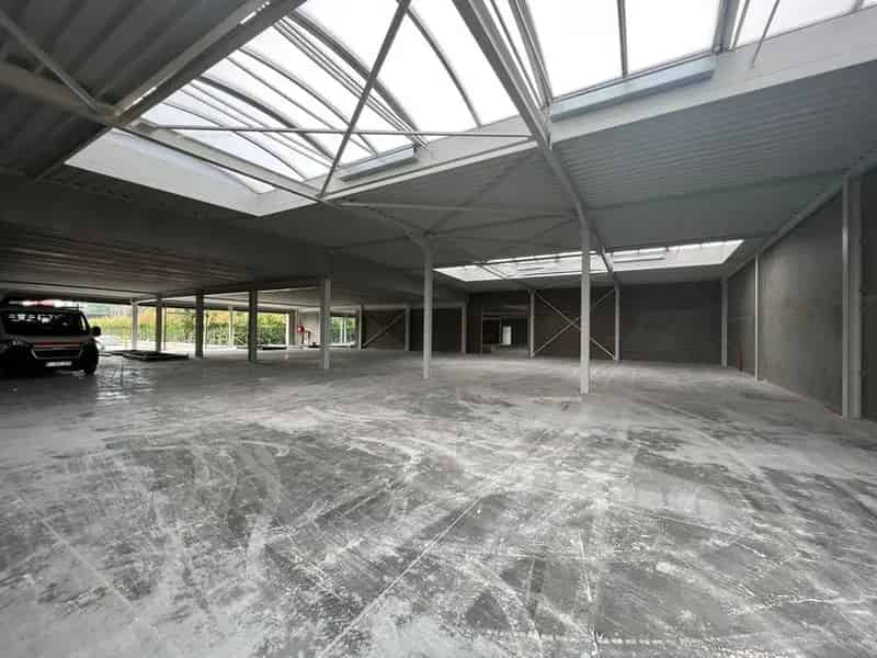 Nieuwbouw handelspand te huur in Antwerpsesteenweg Lochristi