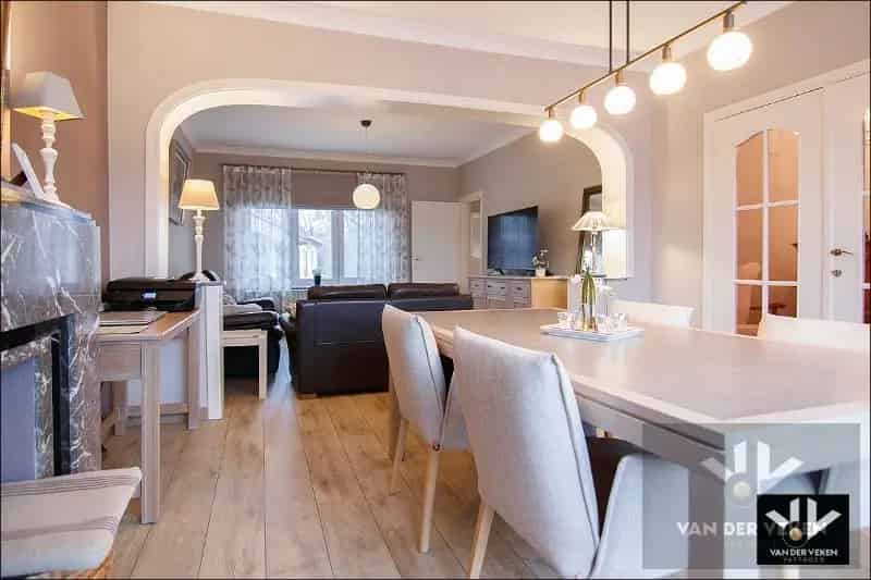 Grotendeels gerenoveerde en instapklare woning met zicht op groen!