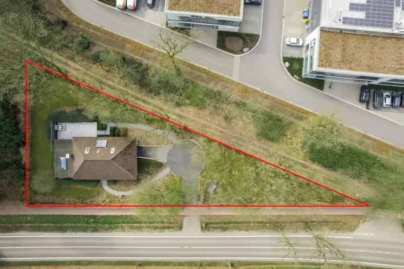 Villa met 4 slpks en multifunctionele -1 verdieping.