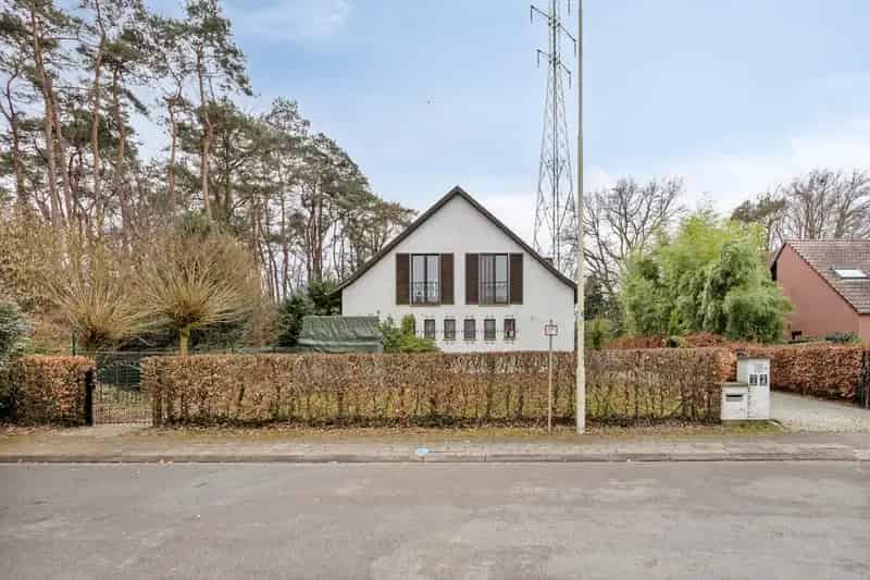 Zeer rustig gelegen woning op een perceel van 14a17ca!