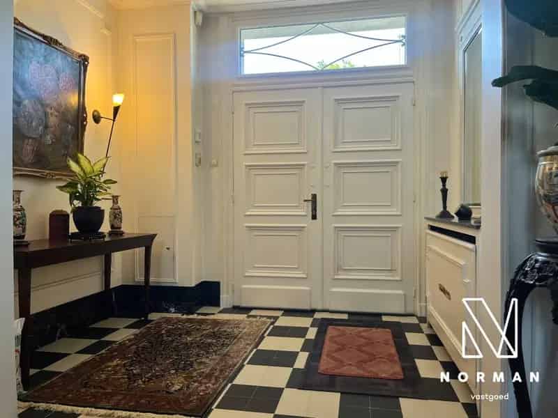 Zeer statige woning te koop in Harelbeke!