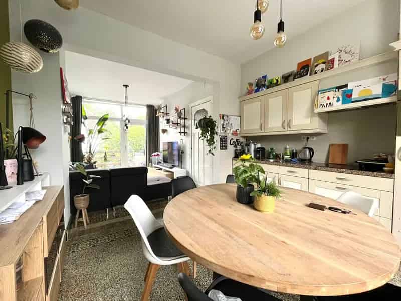 KNUSSE WONING IN HET LANDELIJKE SINT-MARTENS- BODEGEM.