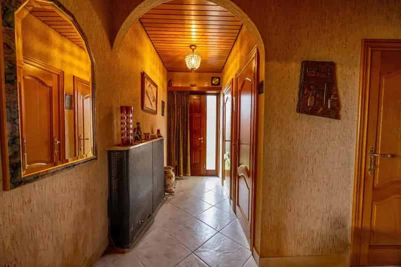 Charmante op te frissen woning te koop in Bellingen met tal van mogelijkheden.