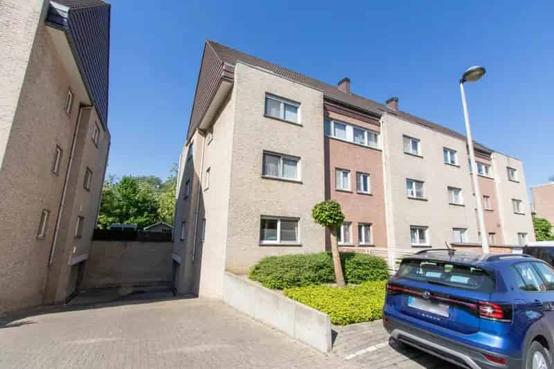 Gelijkvloers Appartement met Tuin en Garagebox te Huur