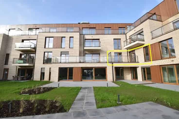 Assistentiewoning te Koop - Ruim Terras en 24 7 Diensten