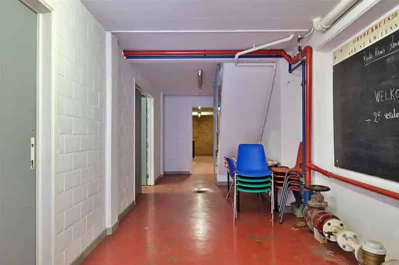 Magazijn met bureel