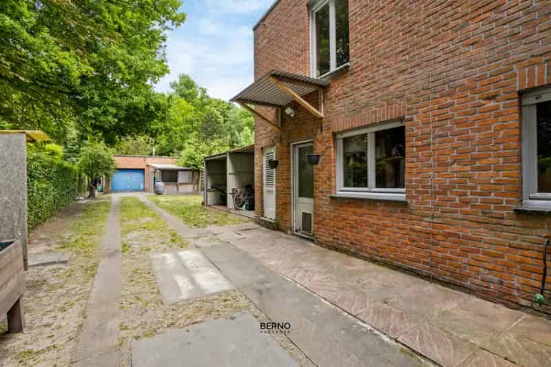 Te renoveren woning met zwemvijver 715m²