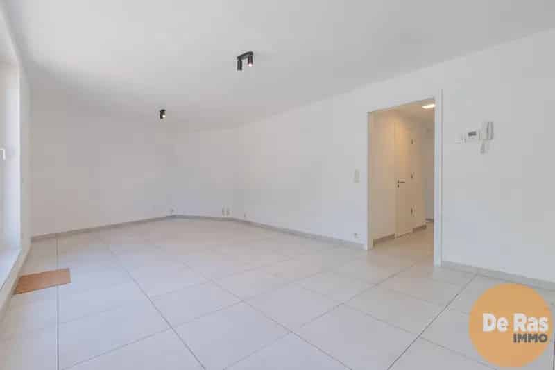 Instapklaar appartement met 2 kamers en groot terras