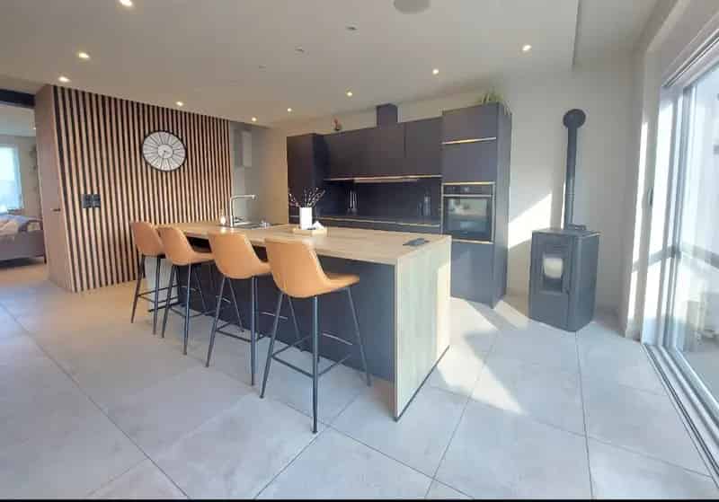 Gerenoveerde woning 4 slaapkamers grote tuin