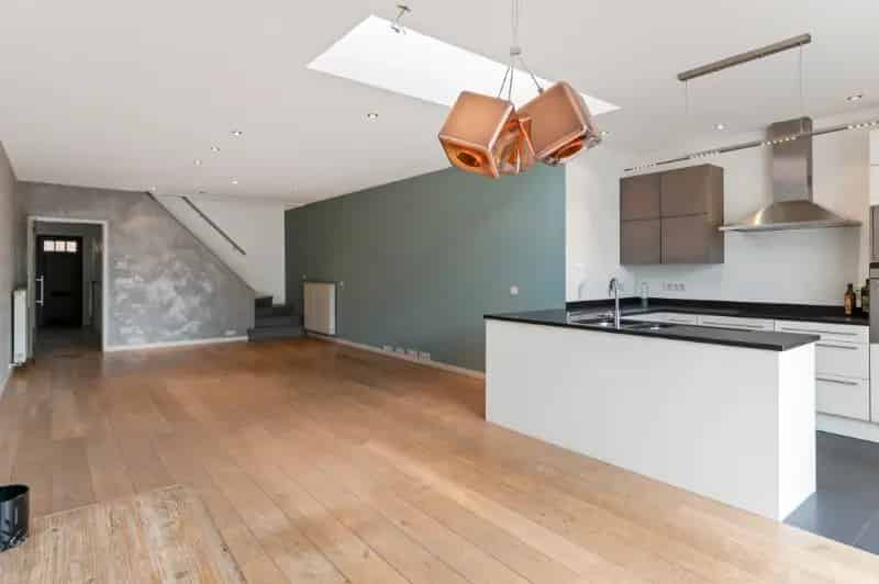 Instapklare, rustig & centraal gelegen rijwoning met 4 SLK en tuintje