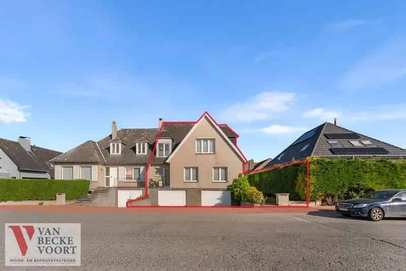 Halfopen woning opgedeeld in 2 units