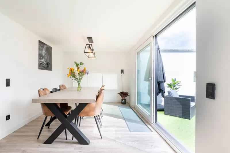 Instapklare hoekwoning met 3 slaapkamers, garage en tuin