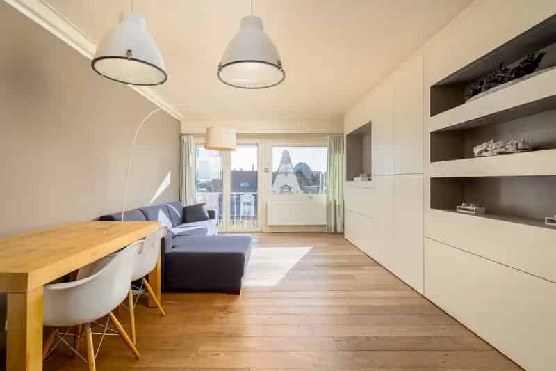 Lichtrijke gerenoveerde studio