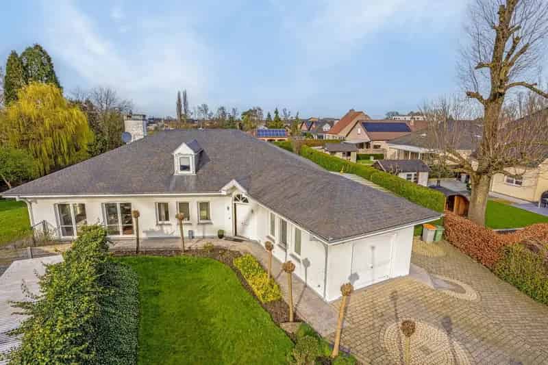 Luxueuze gelijkvloerse villa met zwembad en poolhouse op een riant perceel van 3.234 m²