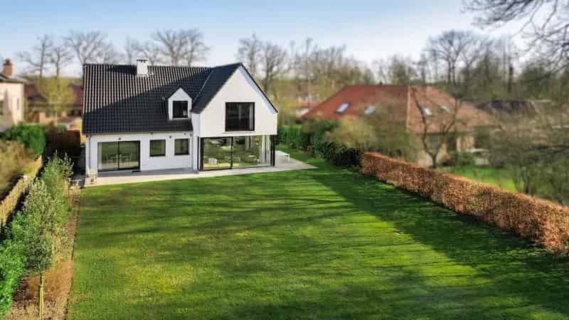Instapklare villa in doodlopende straat