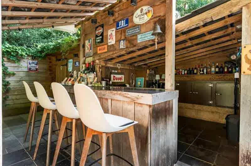 Charmante en ruime villa met zwembad