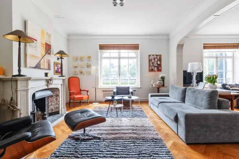 Prachtig gelijkvloers apt met 4 slpk in een Haussmann-gebouw