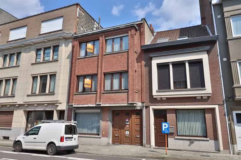 Appartement te koop: woning, 2 appartementen & loods