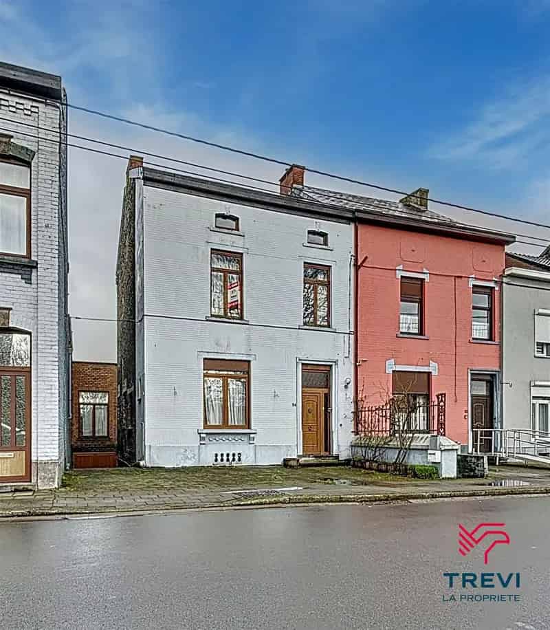 Te renoveren huis met 4 slaapkamers, tuin en studio