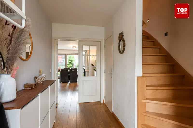 Ruime gezinswoning met 4 slaapkamers, garage en tuin nabij stadscentrum