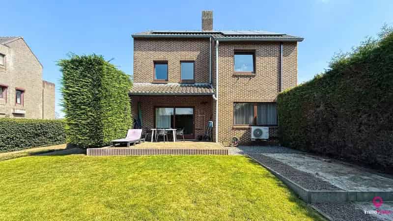 Charmante woning met 3 slaapkamers en inpandige garage!