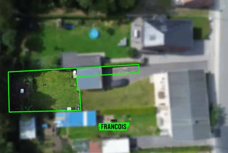 Instapklaar appartement te koop in Beernem met tuin, garage en autostaanplaats op rustige locatie