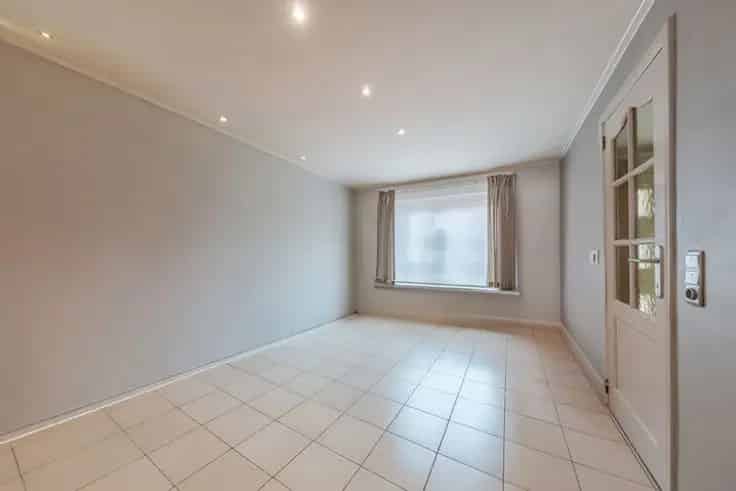 Huis Te Koop: Instapklare woning vlakbij water