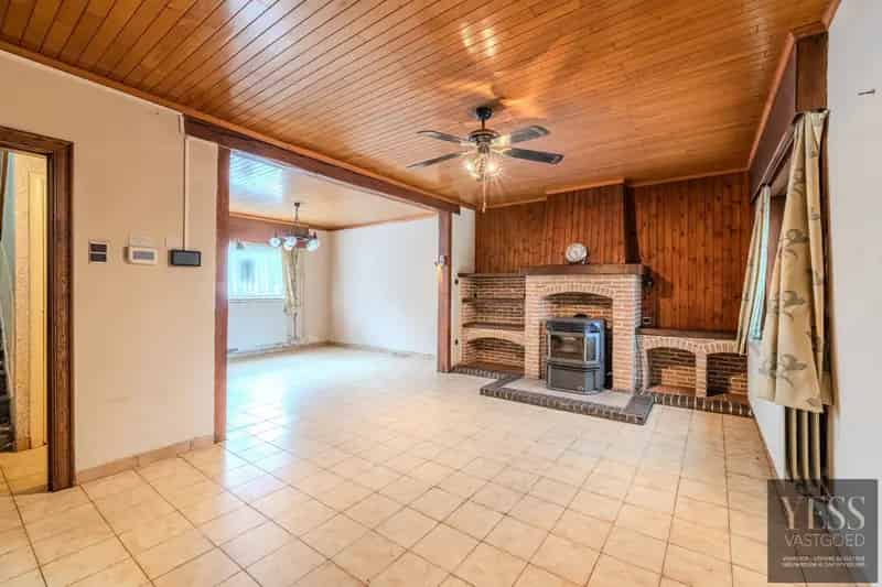 Te renoveren woning met potentieel aan de vaart!