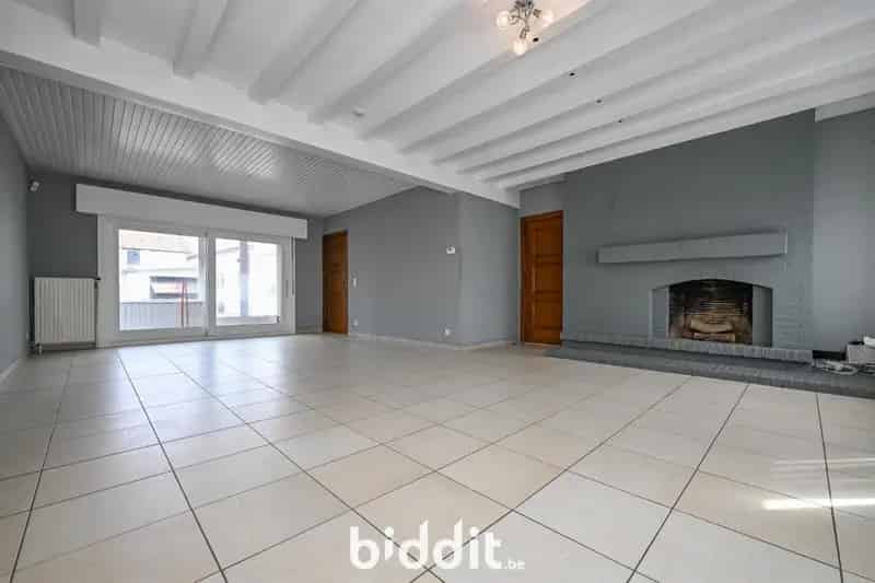 RUIME WONING met LOODS en BIJGEBOUW
