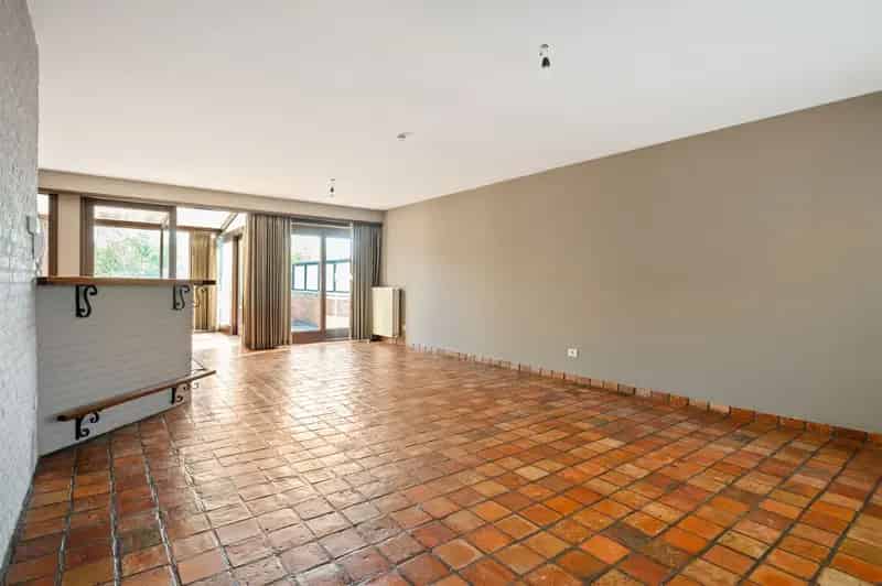 Bel-etagewoning met 2 slaapkamers en zeer ruime garage
