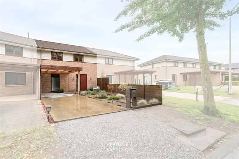 Instapklare woning met 3 slaapkamers, carport en fijne tuin