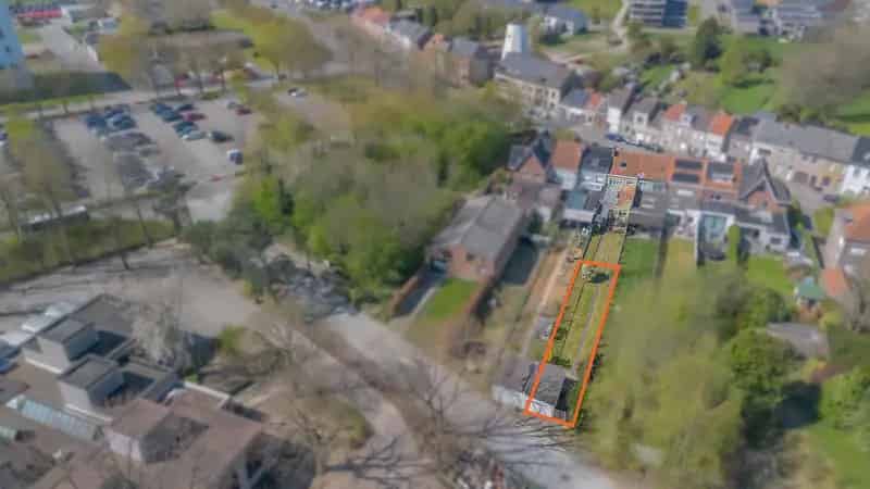 Bouwgrond voor gesloten bebouwing in doodlopende straat