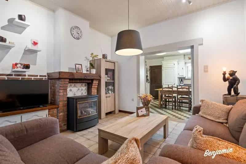 Verrassend ruime rijwoning met 4 slaapkamers en tuin in Moorsele