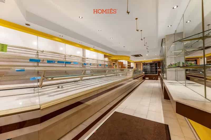 Handelshuis met bakkerij en twee appartementen in Kessel-Lo