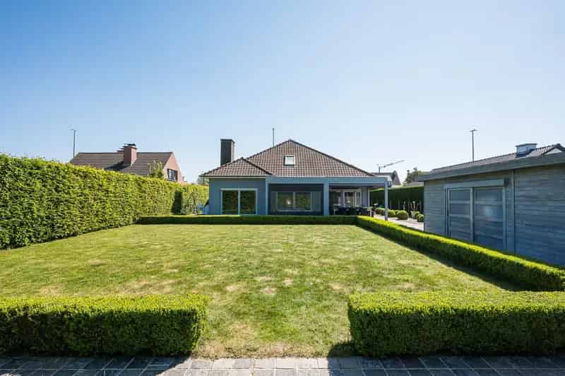 Ruime Bungalow te Koop met Potentieel