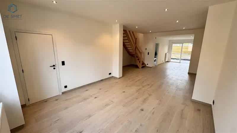 GERENOVEERDE WONING MET 3 SLP EN TUINTJE TE ZANDBERGEN