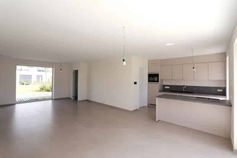 BEN-WONING MET CARPORT & 3 SLAAPKAMERS