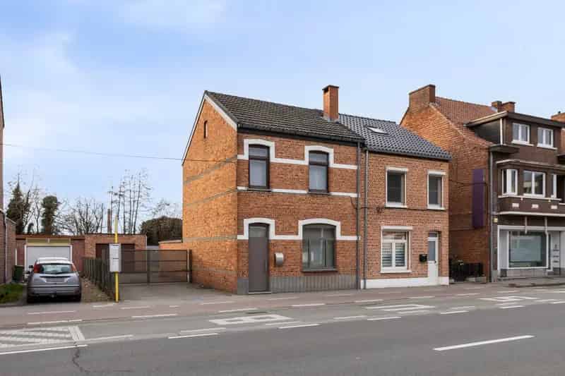 Charmante, gerenoveerde HOB met veranda en tuin in Hasselt – instapklaar en perfect gelegen!