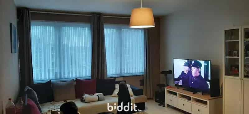 Een appartementsgebouw met 4 appartementen