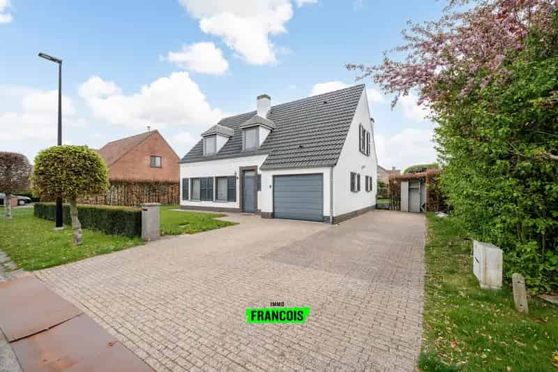 Riante eigendom met 4 slaapkamers in de bloemenwijk te Maldegem.