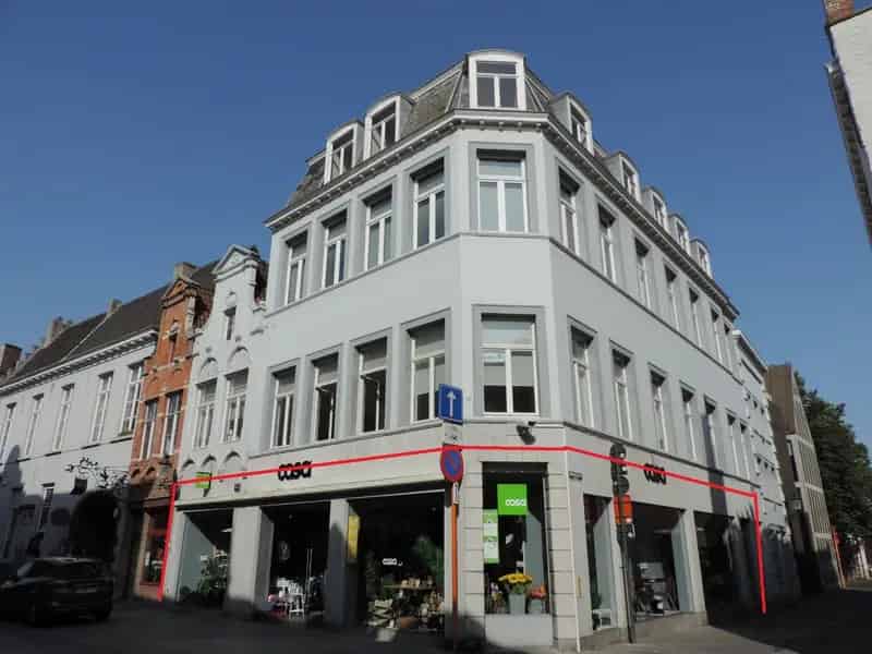Commercieel gelegen winkelruimte in hartje Brugge