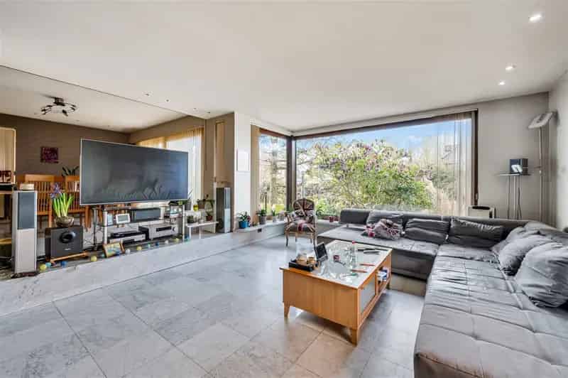 Ruime open bebouwing gelegen op verbindingsweg tussen Lede en Aalst