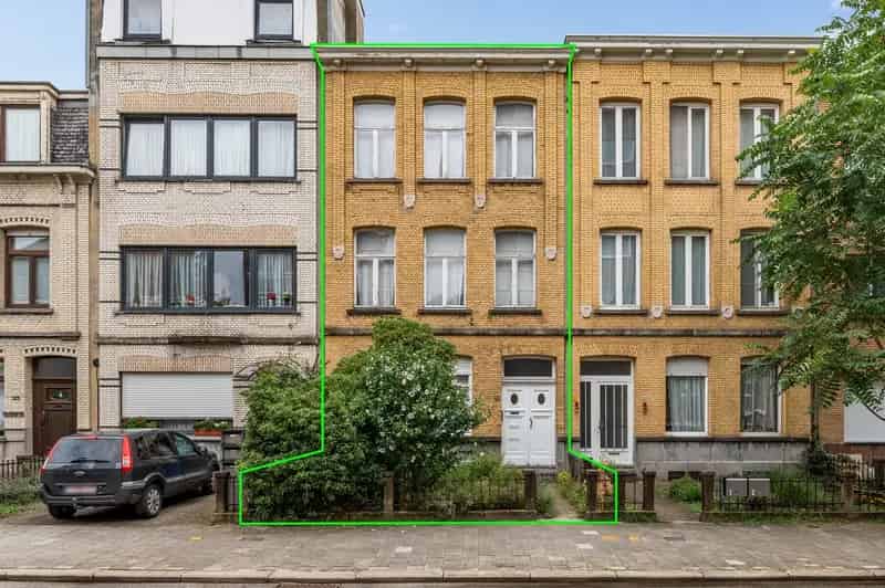 Herenhuis met 5 (!) slaapkamers en tuin in Deurne