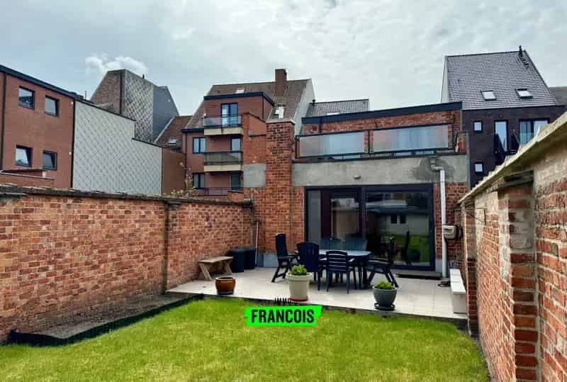 Gelijkvloers appartement met tuin nabij het centrum van Eeklo.