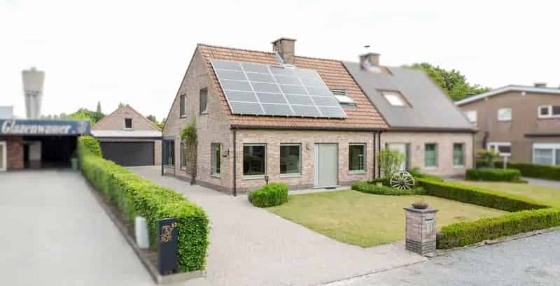 Fraaie woning met knappe tuin op 6a70 in Baasrode!